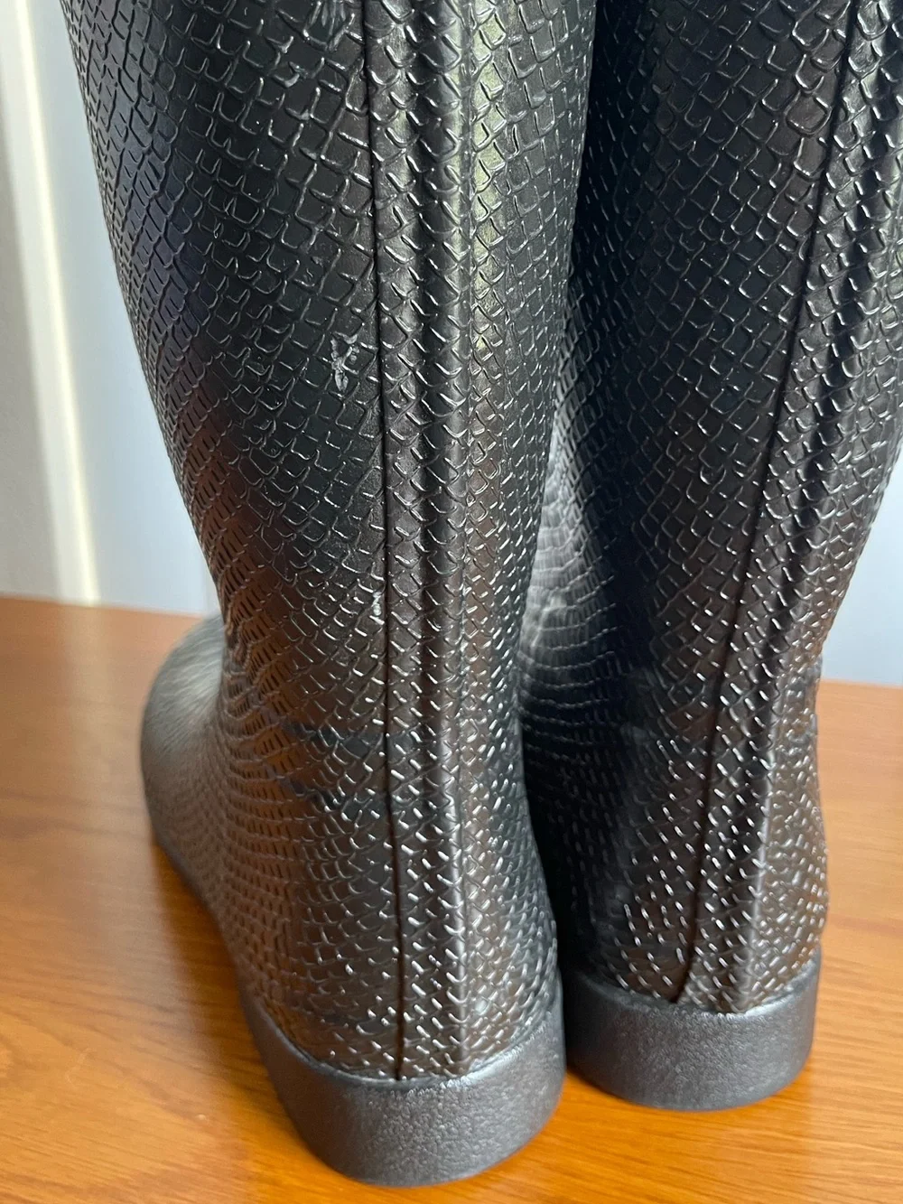 Hunter Women’s Original Refined Scale Texture Tall Boots Black Size 9